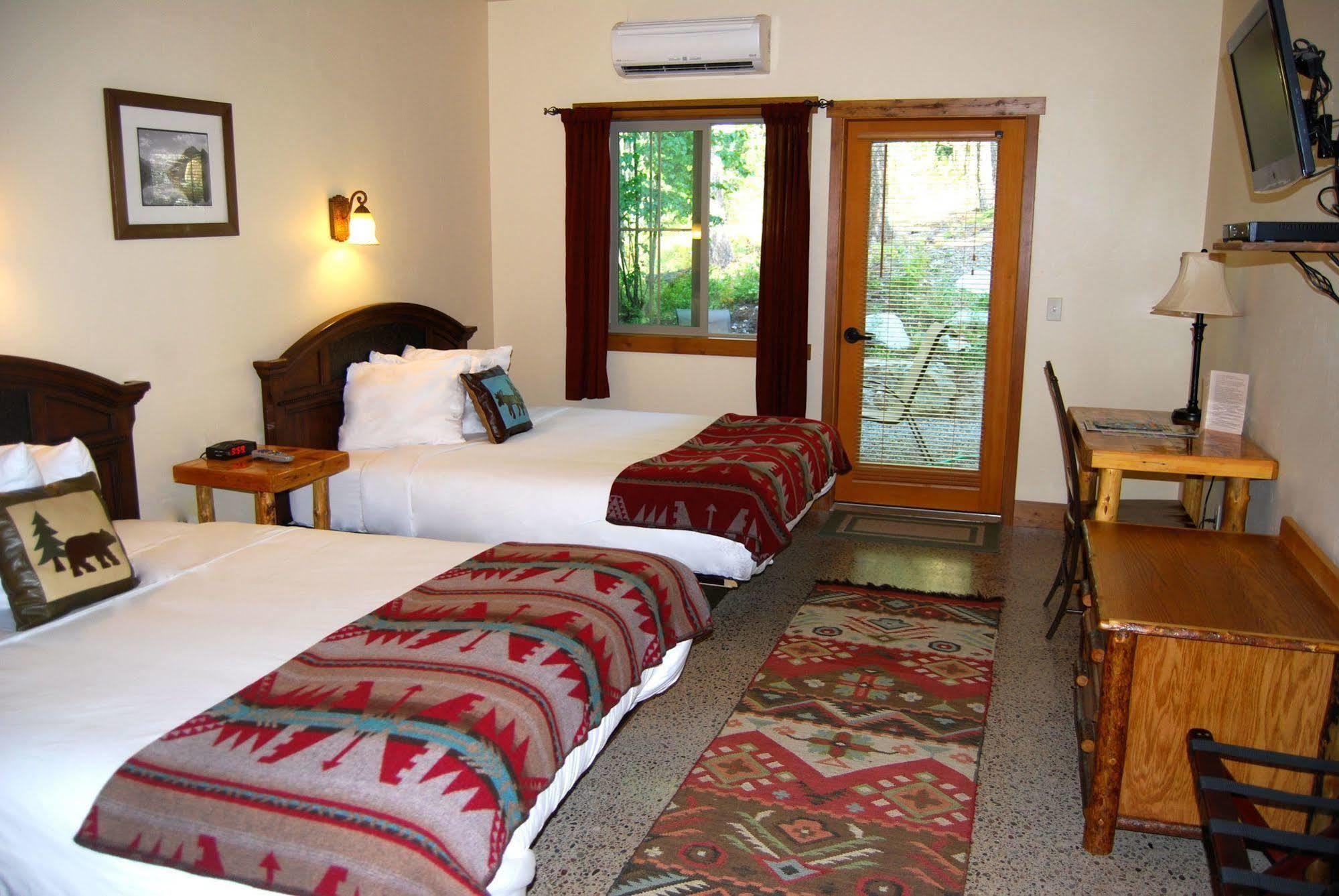 Glacier Guides Lodge West Glacier Kültér fotó